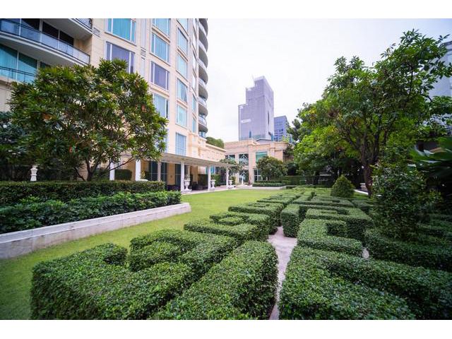Royce Private Residences near BTS Phrom Phong.