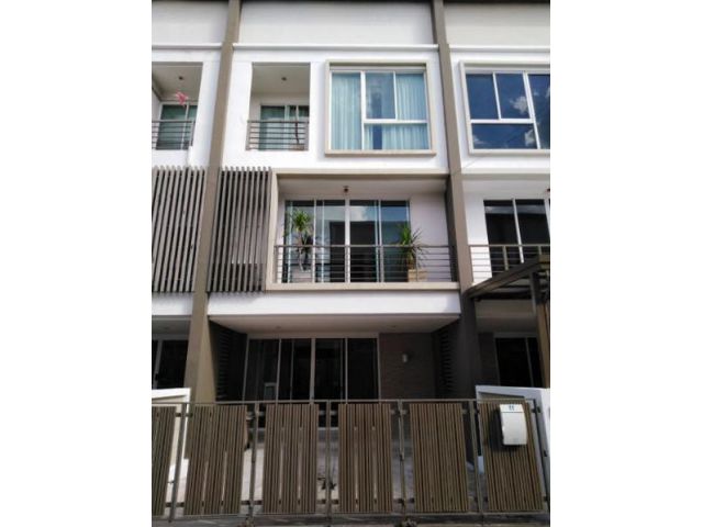 ให้เช่าทาวน์โฮม3ชั้นย่านลาดพร้าว21 รัชดา
