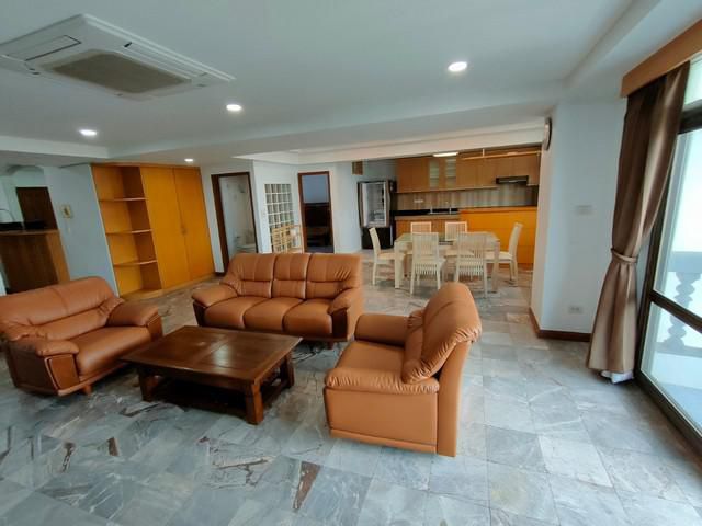 Big spaces!!!! with 2beds 2baths at Royal Castle