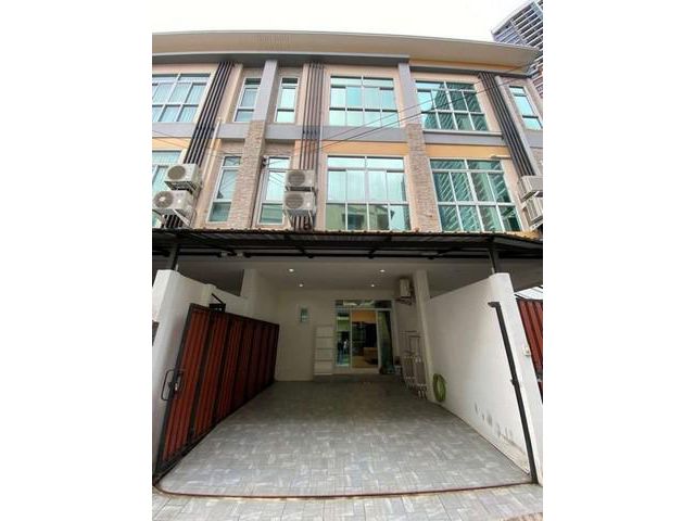 Modern Life Townhome @ ห้วยขวาง