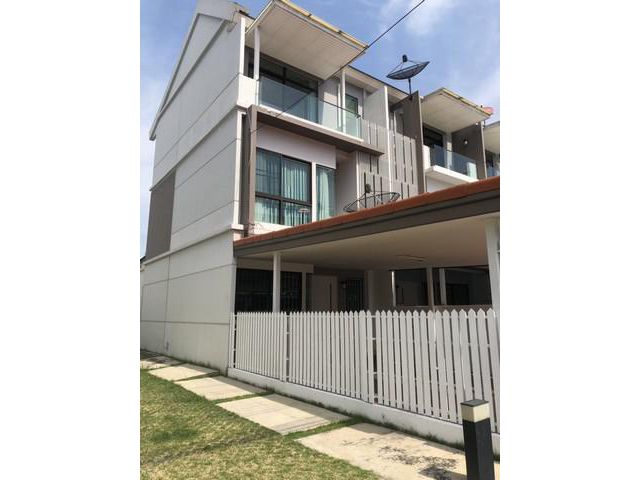 ให้เช่าทาวน์โฮมหลังมุม The Terrace  รามอินทรา 65