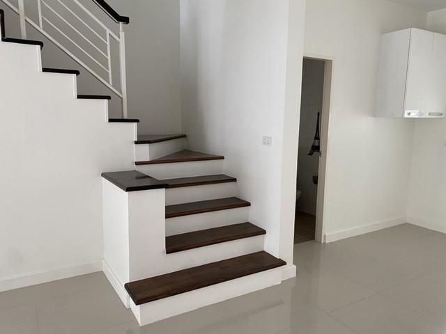 ให้เช่าและขายทาวน์โฮม 3ชั้น ย่านศรีนครินทร์