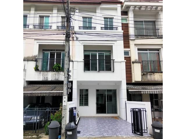 ให้เช่าทาวน์โฮม 3ชั้นเนื้อที่ 19 ตารางวา 3 ห้องนอน 3 ห้องน้ำ บ้านกลางเมืองเออร์บาเนี่ยน พระราม9-วงแหวน ถนนกรุงเทพกรีฑา เ
