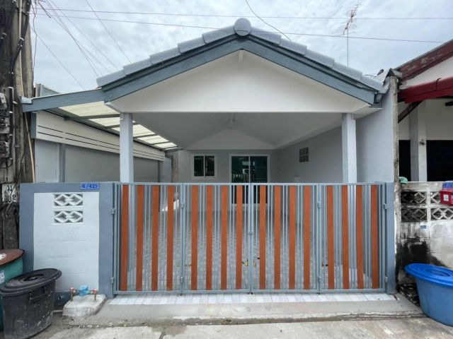 บ้านแฝดชั้นเดียวทำเลกระทุ่มราย โซนหนองจอก #หมู่บ้านวัฒนาร่มไทร ต่อเติมโรงจอดรถ ห้องครัวพร้อมเปลี่ยนสุขภัณฑ์ใหม่