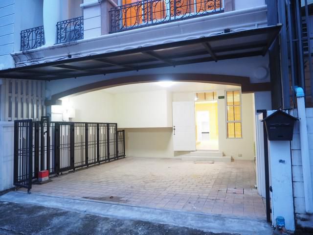 บ้านกลางเมืองลาดพร้าว-โยธินพัฒนา  EastVille
