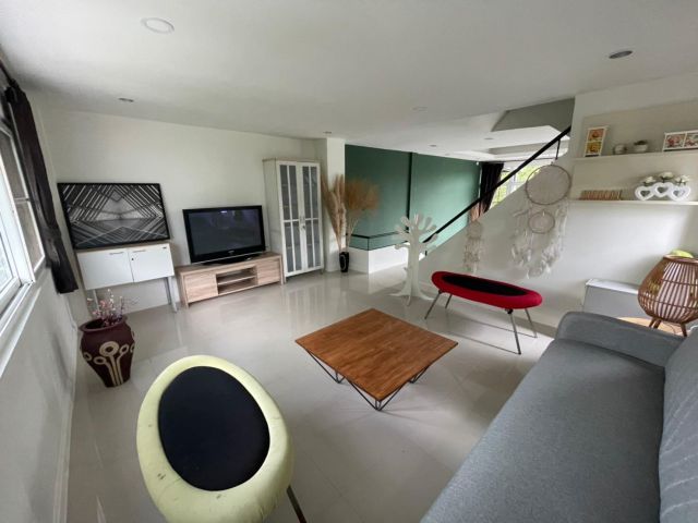 ให้เช่า ทาวน์โฮม ซอย  รัชดาภิเษก 42  4 ชั้น ห้องหัวมุม