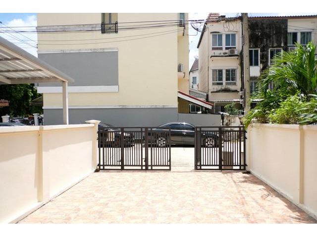 ให้เช่าทาวน์โฮม 3ชั้น บ้านกลางเมือง ศรีนครินทร์24