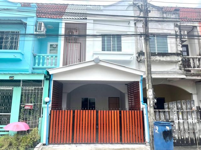 ทาวน์เฮาส์ 2 ชั้น #หมู่บ้านวรางกูล เลียบคลองสอง 6 รีโนเวทใหม่ มีเทอเรส พร้อมเข้าอยู่ ตรงข้ามบ้านเป็นกำแพงโครงการ