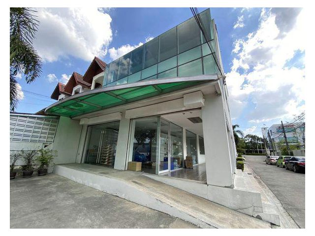 ให้เช่าอาคารสำนักงาน ลาดพร้าว 101 พื้นที่ 300 ตรม จอดรถ 5 คัน  แถมโต๊ะเก้าอี้สำนักงาน 10 ชุด อาคารสำนักงาน 3 ชั้น ห้องน