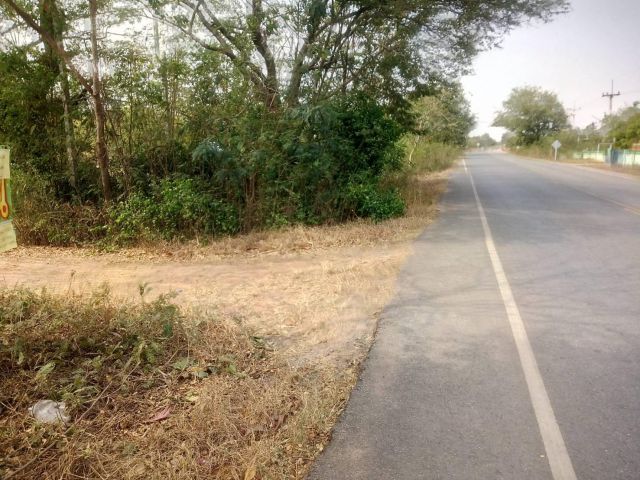 ที่ดินสวยติดถนนดำ