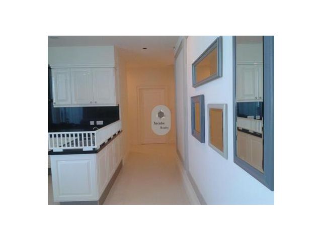 Royce Private Residence Sukhumvit 31 2 Bed