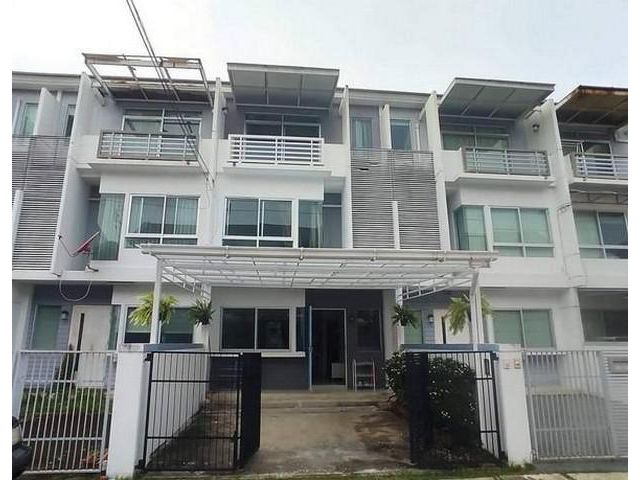 ขายทาวน์โฮม 3ชั้น บ้านใหม่ พระรามเก้า-ศรีนครินทร์