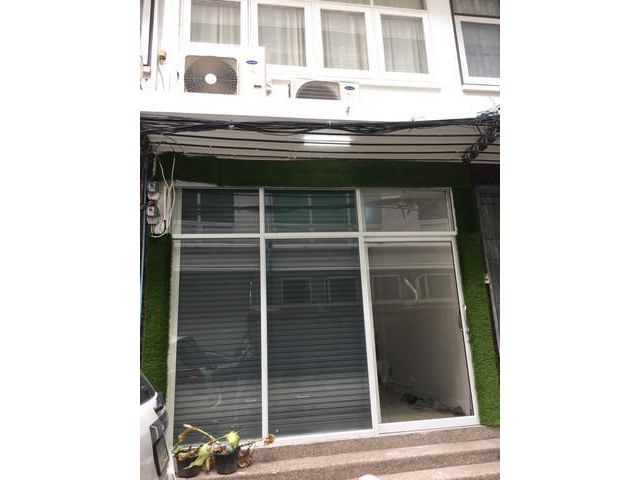 ให้เช่าอาคารพาณิชย์ 4.5 ชั้นเนื้อที่ 13.5 ตรว 5 ห้องนอน 4 ห้องน้ำ ย่านสีลม ใกล้วัดแขก ใกล้BTSสุรศักดิ์ เหมาะธุรกิจขนาดเล