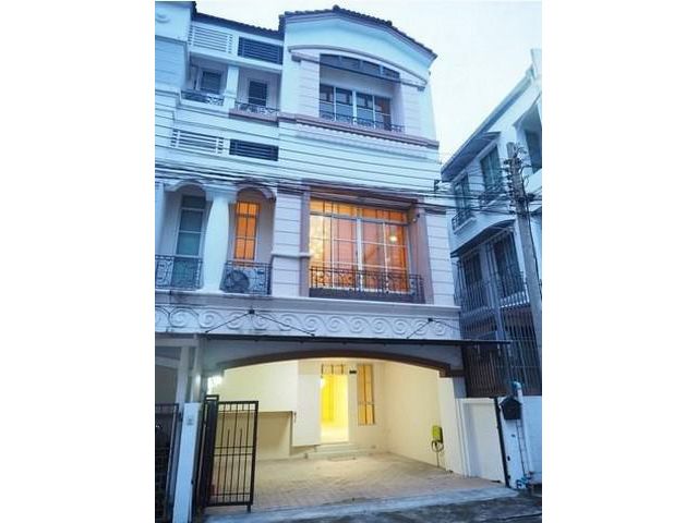 ให้เช่าทาวน์โฮม บ้านกลางเมืองลาดพร้าว-โยธินพัฒนา