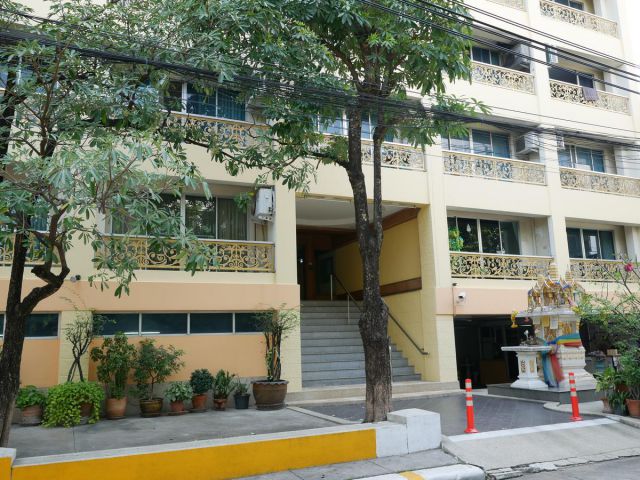 ขาย คอนโดบ้านสวน ประชาอุทิศ ห้องใหญ่ 131 ตรม 2 นอน 3 น้ำ พร้อมเฟอร์ตามภาพ ใกล้โรงเรียนนานาชาติ KIS
