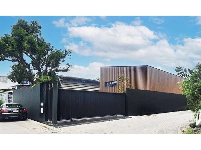 ขายบ้านเดี่ยว2ชั้น หรือเหมาะทำ Home Office เนื้อที่ 73 ตารางวา ห้องนอน 4 ห้อง  2 ห้องน้ำ พร้อมสระว่ายน้ำส่วนตัว อ่อนนุช