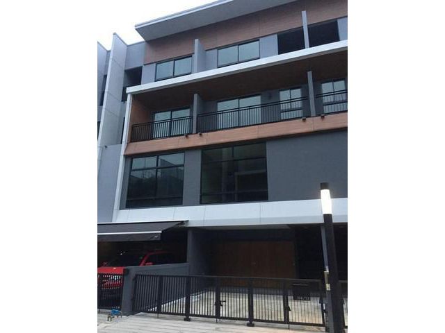 PP50 ขายทาวน์โฮม Arden Pattanakarn อาร์เด้น พัฒนาการ 20 บ้านทิศใต้  ใกล้ทางด่วนพัฒนาการ เดินทางไปทองหล่อสะดวก