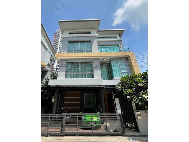 ขายบ้านเดี่ยว 3 ชั้น เนื้อที่ 46 ตารางวา 3 ห้องนอน 4 ห้องน้ำ ถนนรัชดาภิเษกใกล้ MRT ลาดพร้าว 700 เมตร โครงการเย็นสบายดี ร