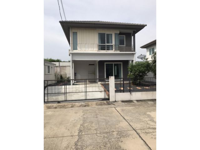 ขายบ้านเดี่ยว 2ชั้น เนื้อที่ 50 ตารางวา 3 ห้องนอน 2 ห้องน้ำ พฤกษ์ลดา สุวรรณภูมิ ซอย ลาดกระบัง54 ขายพร้อม เฟอร์นิเจอร์ ใก