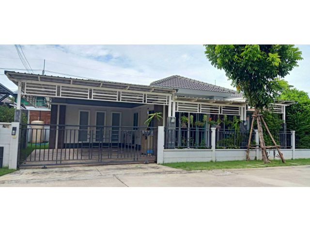 ให้เช่าบ้านเดี่ยวม.centro (เลียบคลอง4 ปทุมธานี) 2ตรว 3นอน พร้อมเฟอร์ แอร์ทุกห้อง เช่า25000 บ/ด โทร 093-9594717
