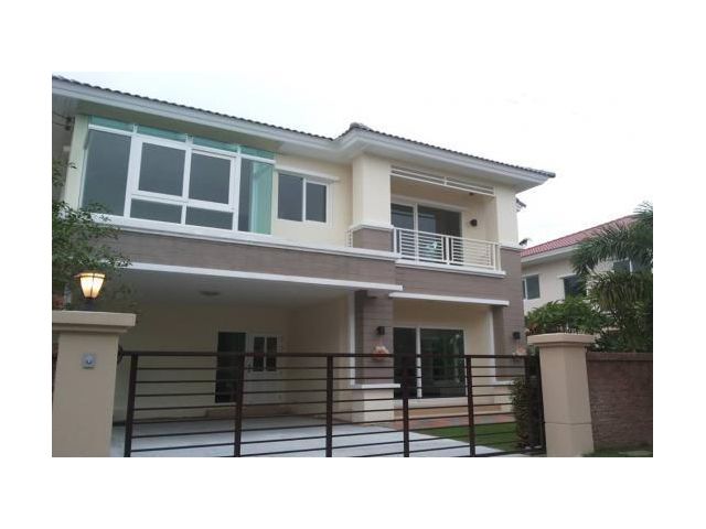 แกรนด์ ราชพฤกษ์ - รัตนาธิเบศร์จอดรถได้ 2-3 บ้านหรู