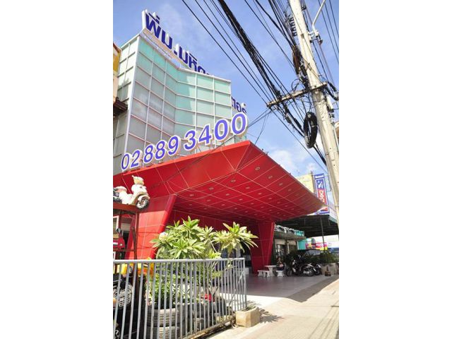ขายด่วนที่สุด! อาคารพาณิชย์ 4ชั้นครึ่ง 3 คูหา ทำเลทอง สภาพสวย พร้อมใช้ ติดถนนใหญ่ 10 เลน เขตทวีวัฒนา กรุงเทพ