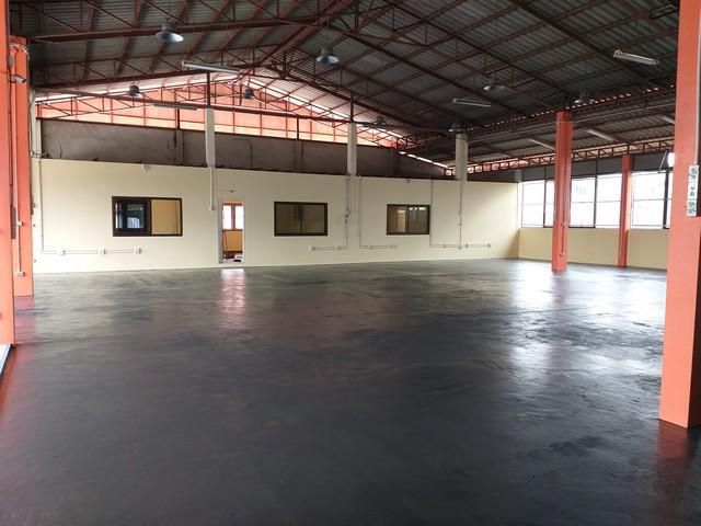 ให้เช่าโกดังพร้อมออฟฟิศ เนื้อที่ 1 ไร่เศษ ทำเลดีติดริมถนนหทัยราษฎร์ ใกล้มีนบุรี เหมาะทำเป็นคลังสินค้า โชว์รูม ธุรกิจที่