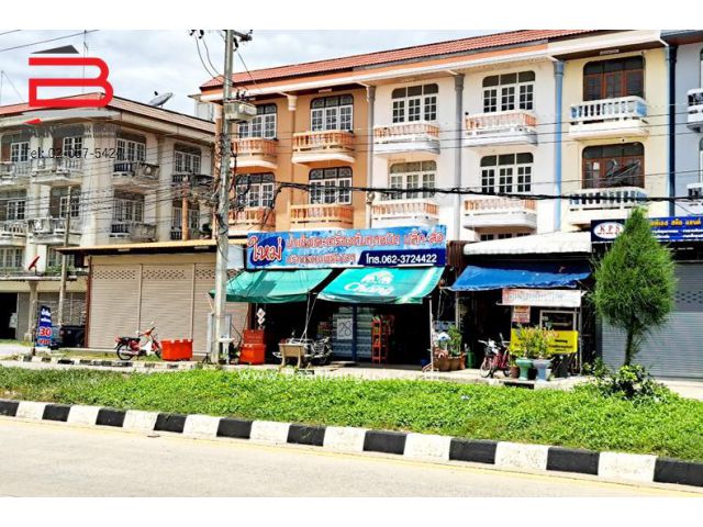 อาคารพาณิชย์ 3.5 ชั้น เนื้อที่ 21.5 ตร.ว. ถนนไผ่ขวาง-ดอนตาล (3451) อำเภอเมืองสุพรรณบุรี จังหวัดสุพรรณบุรี