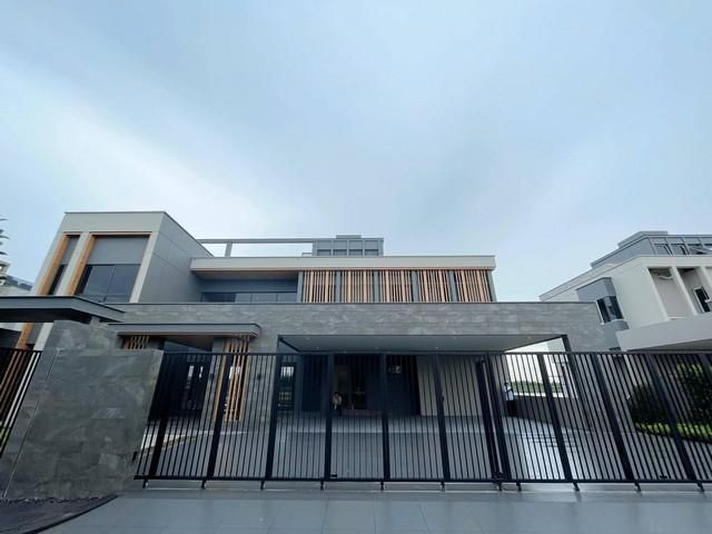 ขายบ้านเดี่ยวระดับ Super Luxury โครงการ Lake Legend บางนา-สุวรรณภูมิ เลควิว บ้านใหม่