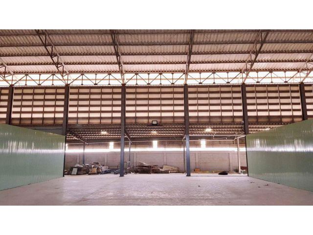 #ให้เช่าโกดังเทียนทะเล บางขุนเทียน ติดริมถนนใหญ่  ขนาด  500 ตร.ม. :ความสูงหลังคา 7-10 เมตร สูงโปร่ง