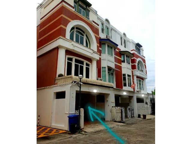 ให้เช่าโฮมออฟฟิศ4ชั้น หมู่บ้านรวิภา สุขุมวิท103