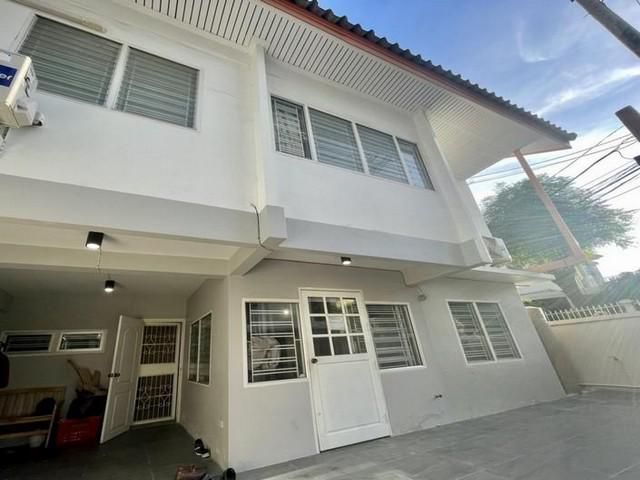 ให้เช่าทาวน์เฮ้าส์ ย่านสุทธิสารวินิจฉัย ซอย สบายใจ