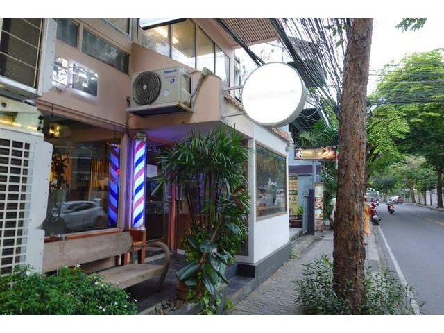 ให้เช่าอาคารพาณิชย์ 3 ชั้น ย่านสุขุมวิท พร้อมพงษ์