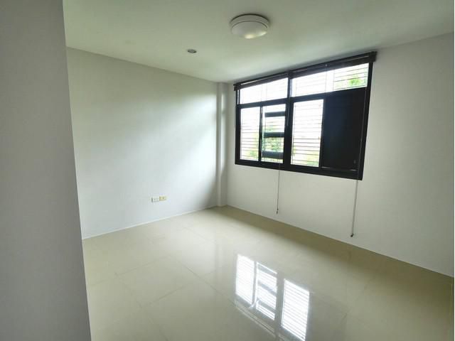 ตึกแถว 3 ชั้น ค้าขายได้ หลังแหลมทอง