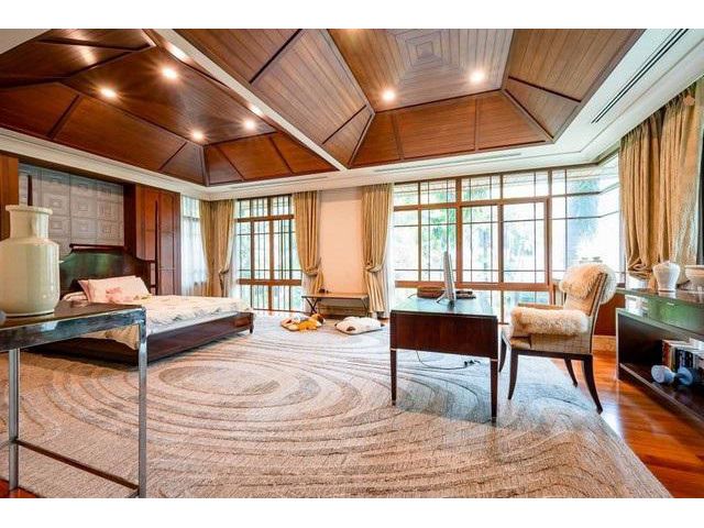 เช่าบ้านหรูสระว่ายน้ำส่วนตัว 5 bedrooms สุขุมวิท