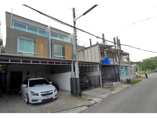 ขายทาวน์โฮม 3 ชั้น  (ห้องริม) 3ห้องนอน 3ห้องน้ำ 24ตรว. ต.ท่าศาลา อ.เมืองเชียงใหม่ จ.เชียงใหม่