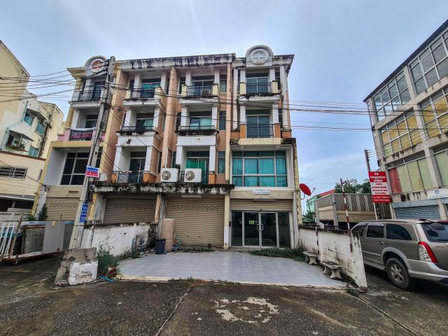 ขายตึกแถว 4 ชั้น ห้องมุม 42 ตรว. ถ.โรจนะ ตรงข้ามนิคมอุตสาหกรรมโรจนะ ประตู B อ.อุทัย จ.พระนครศรีอยุธยา ขายราคาถูก