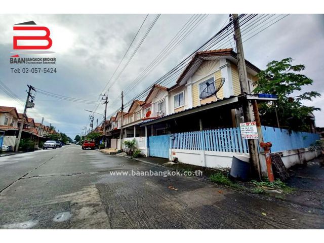 ทาวน์เฮาส์ โครงการ พฤกษา 44 เนื้อที่ 16.1 ตรว. ถนนรังสิต-นครนายก อำเภอคลองหลวง ปทุมธานี