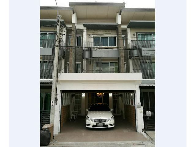 ให้เช่าทาวน์โฮมทาวน์อเวนิว พระราม9 กรุงเทพกรีฑา