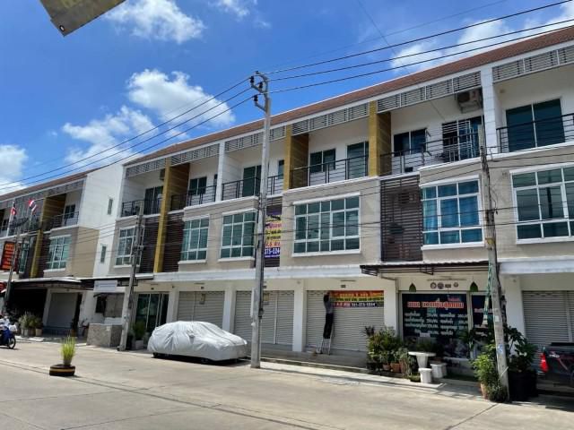 ขายบ้าน 3 ชั้น โครงการ เดอะซิกเนเจอร์ ทิพวัล-เทพารักษ์ พักอาศัยได้   ขายของได้ เก็บไว้เป็นทรัพย์สิน