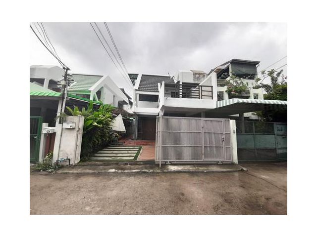ADN231 ให้เช่าบ้านแฝด 2 ชั้น พร้อมเฟอร์ Built-in บางส่วน ซอยรัชดา 19 ใกล้ MRT รัชดา