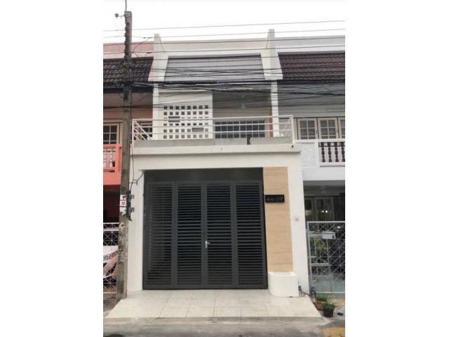 ADN333 ให้เช่าทาวน์เฮ้าส์ 2 ชั้น พร้อมเฟอร์ Renovated ใหม่ Minimal Style ซอยนวมินทร์ 149 ใกล้รพ.พญาไท