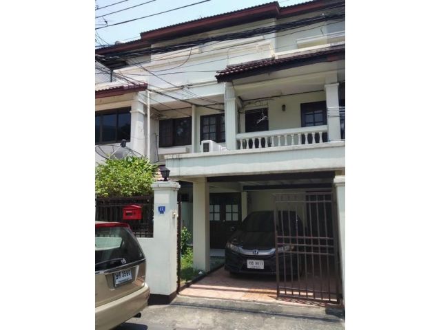 ADN334 ให้เช่าทาวน์โฮม โฮมออฟฟิศ 2 ชั้น ริมถนน จอดรถได้หลายคัน ซ.ลาดพร้าว 128/1  ใกล้ The Mall บางกะปิ