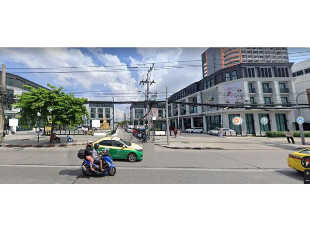 ตลาดรถไฟศรีนครินทร์ อ่อนนุช พร้อมลิฟท์!