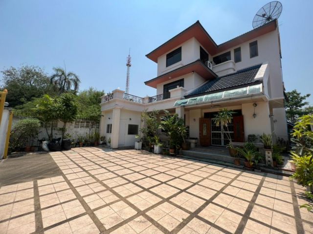 HR1539 ให้เช่าบ้านเดี่ยว3ชั้น ย่านลาดพร้าว 93 6ห้องนอน 6 ห้องห้องน้ำ