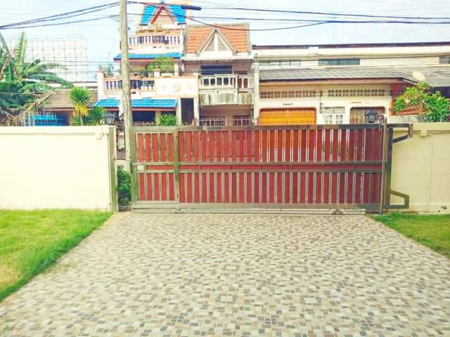 เพชรเกษม โฮมออฟฟิต ไนท์บาซาร์ ใจกลางหาดใหญ่
