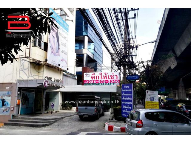 ให้เช่า สำนักงาน ปากซอยพระราม 9 ซอย 51 สูง 8 ชั้น อยู่ชั้นที่ 4-8 เนื้อที่ 160 ตรม. มี 1 ห้องน้ำ 1 ห้องครัว ถนนพระราม 9