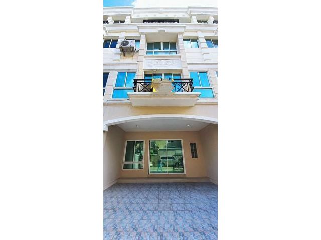 PPL13 ให้เช่า โฮมออฟฟิศ 4 ชั้น ทาวน์โฮม แกรนด์ เดอ วิลล์ ศรีนครินทร์ Grand De Ville Srinakarin พร้อมอยู่ เดินทางสะดวก ใก