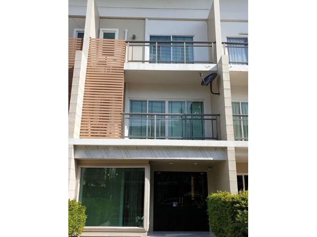 ขายโฮมออฟฟิศ3ชั้น โครงการดีลักซ์ ทาวน์ รามอินทรา34