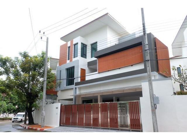 ขายบ้านเดี่ยว 3 ชั้น หมู่บ้าน กฤษดานคร 21